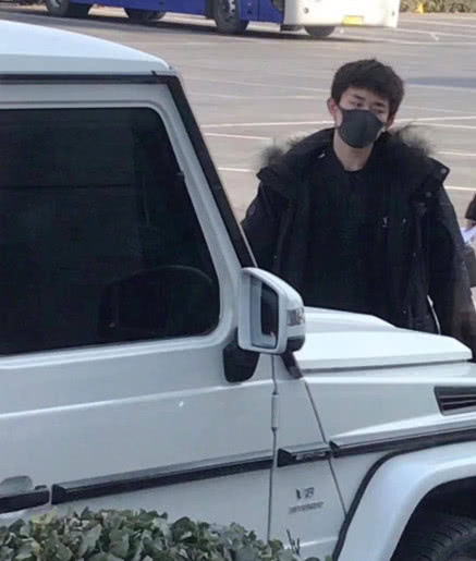 易烊千玺驾校学车被偶遇 易烊千玺驾校学车被偶遇